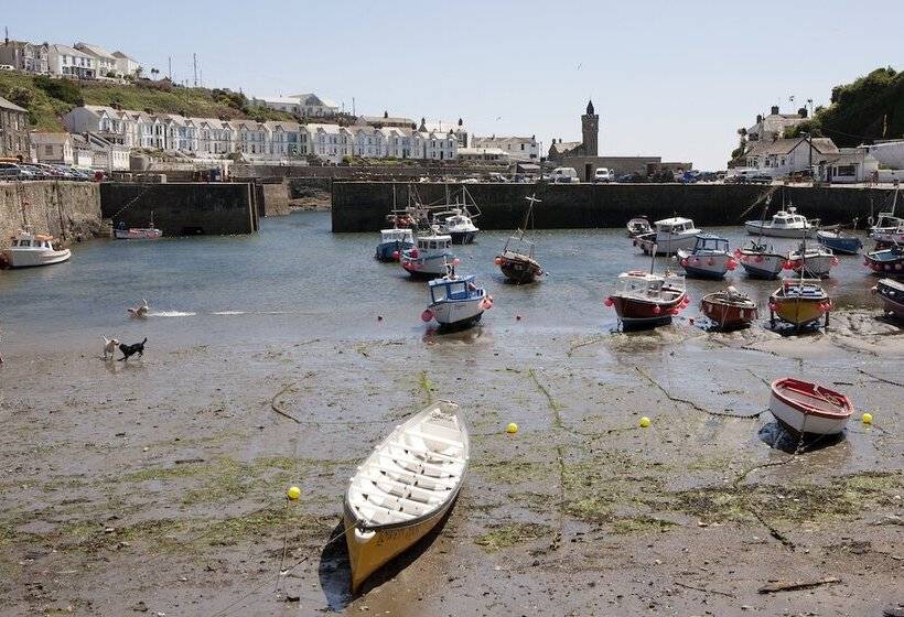 Отель Harbour Inn