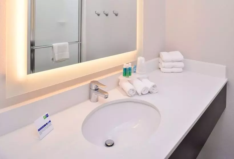 Отель Holiday Inn Express & Suites Corpus Christi N Padre Island, An Ihg