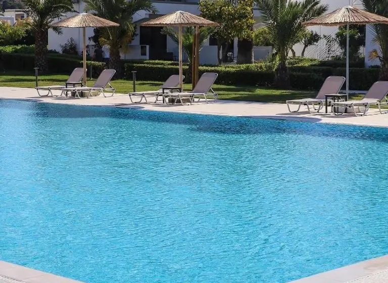 ホテル Kamari Beach
