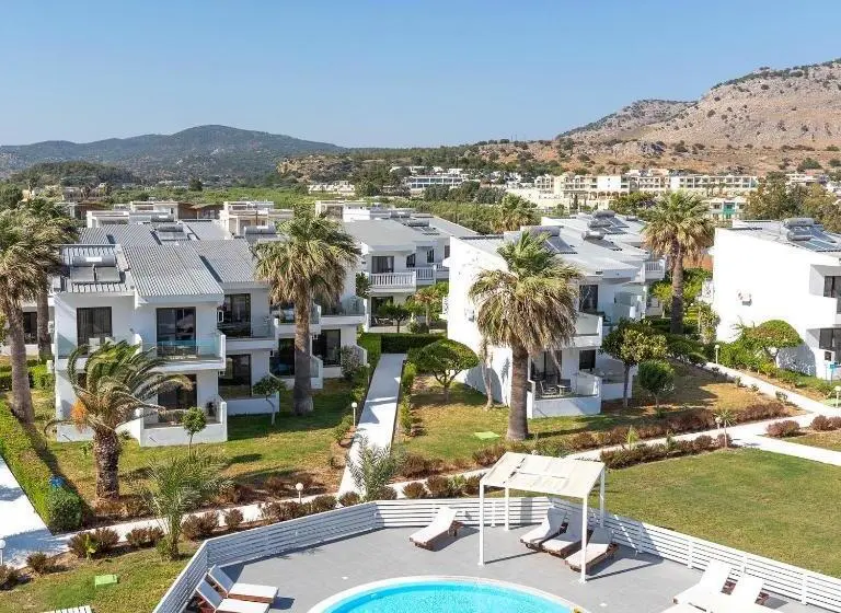 ホテル Kamari Beach