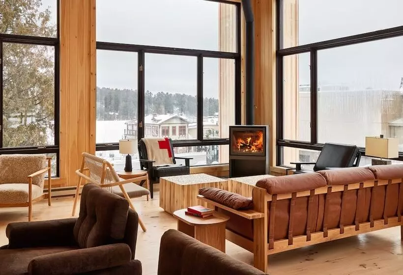 ホテル Bluebird Lake Placid