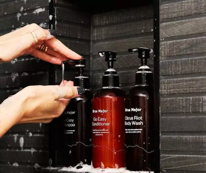 ホテル Bluebird Lake Placid