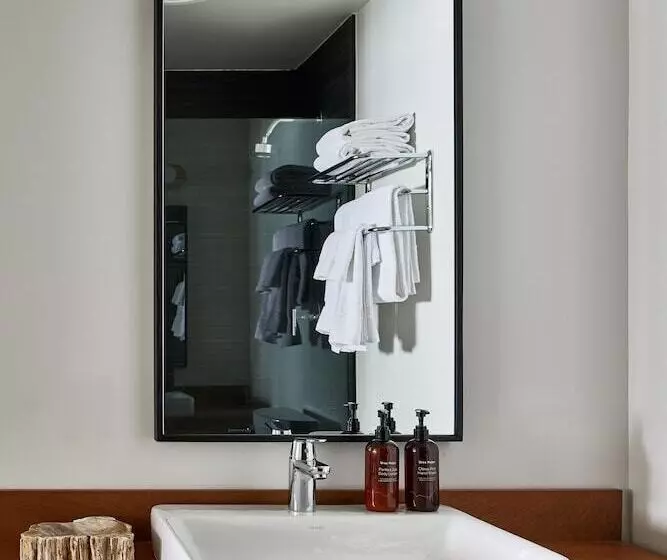 ホテル Bluebird Lake Placid