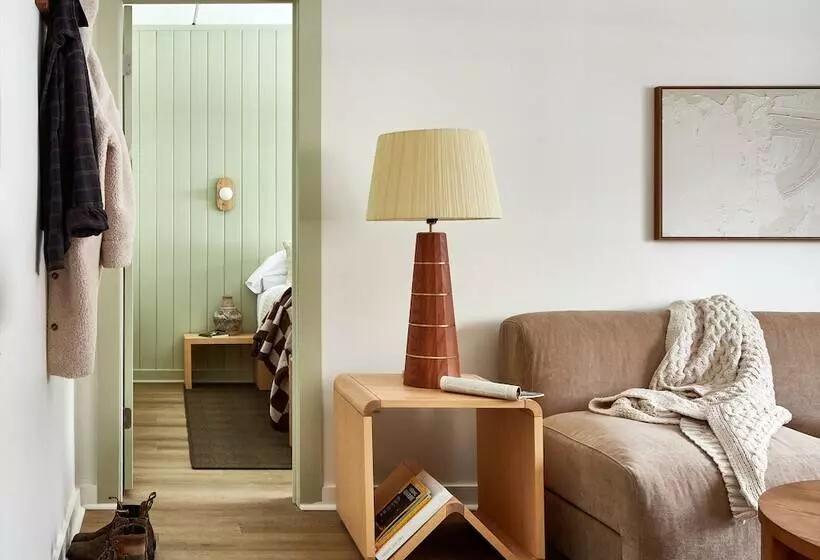 ホテル Bluebird Lake Placid