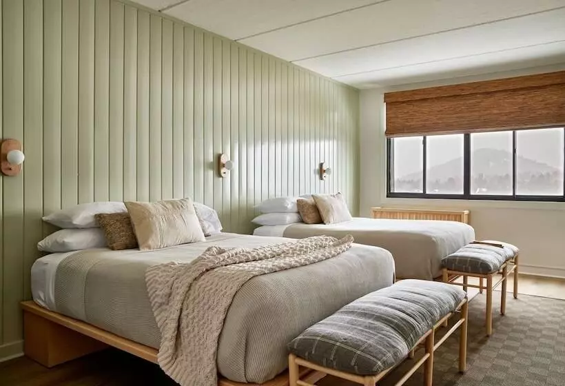 ホテル Bluebird Lake Placid