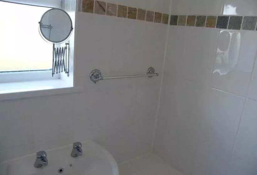 Отель The Emsworth B&b