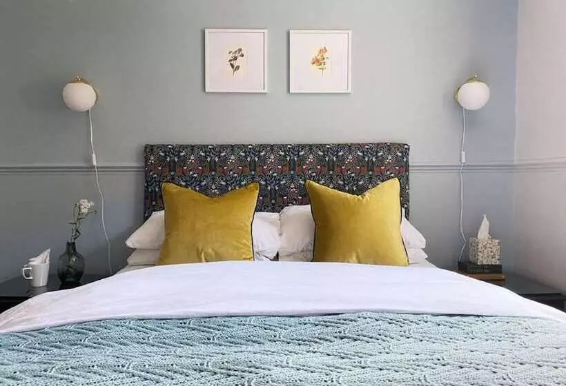 Отель The Emsworth B&b