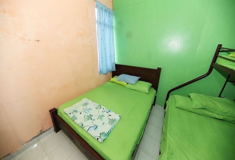 Szálloda Bayu Beach Chalet Pcb