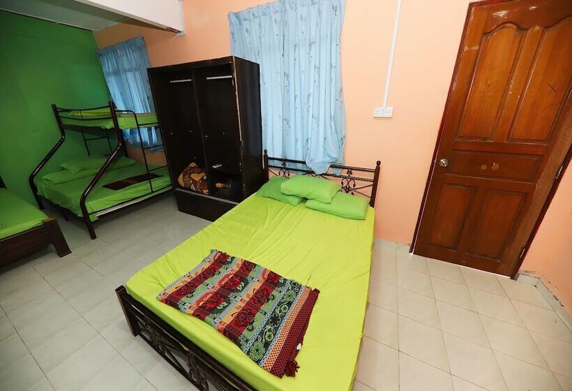 Szálloda Bayu Beach Chalet Pcb