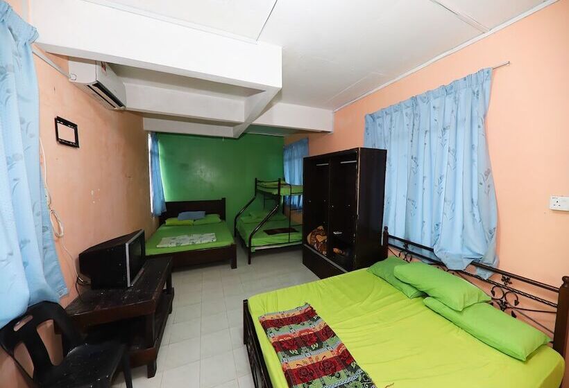 Szálloda Bayu Beach Chalet Pcb