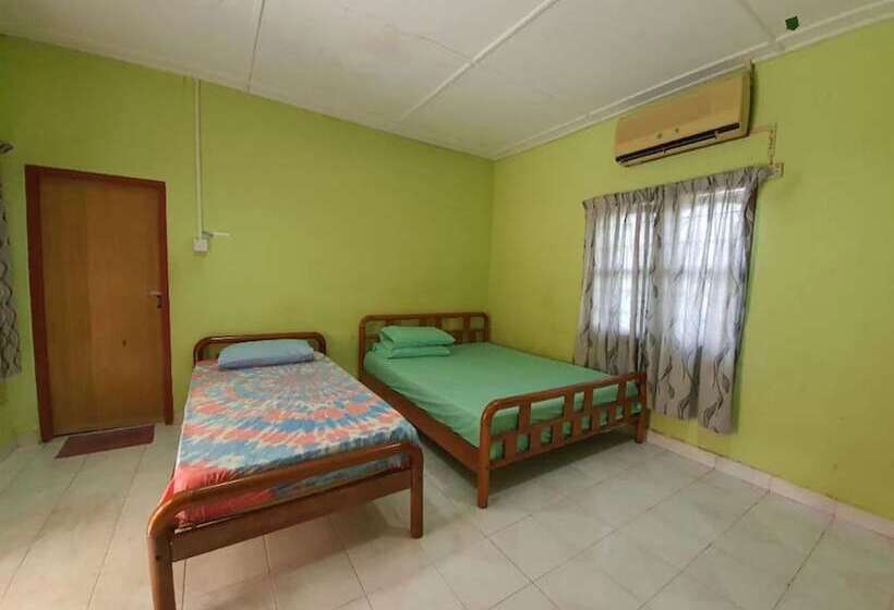 Szálloda Bayu Beach Chalet Pcb