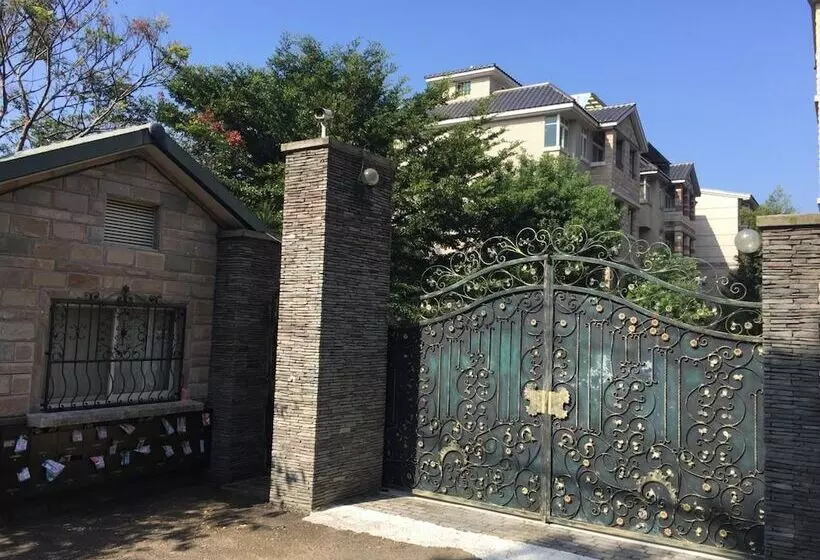 هتل Dan Dan House