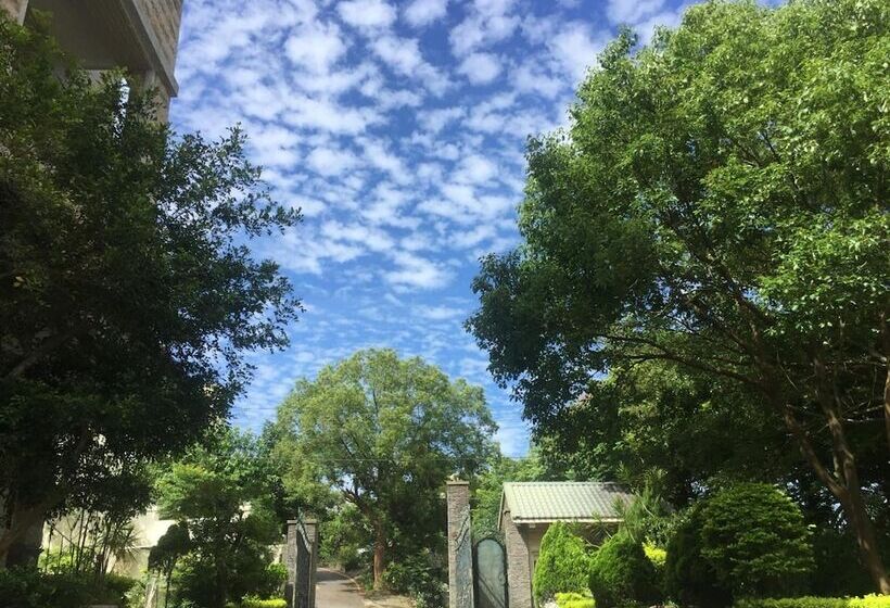 هتل Dan Dan House