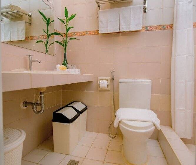 فندق Paras Beach Resort