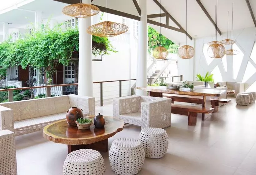 Hotelli Paras Beach Resort