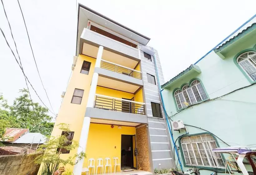 ホテル Reddoorz @ D Maagma Street