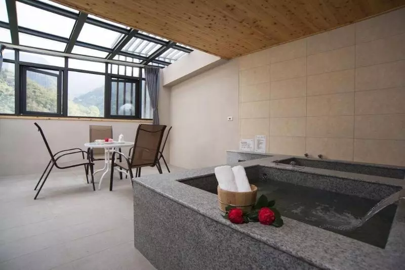 هتل Tang Zhimei Hot Spring