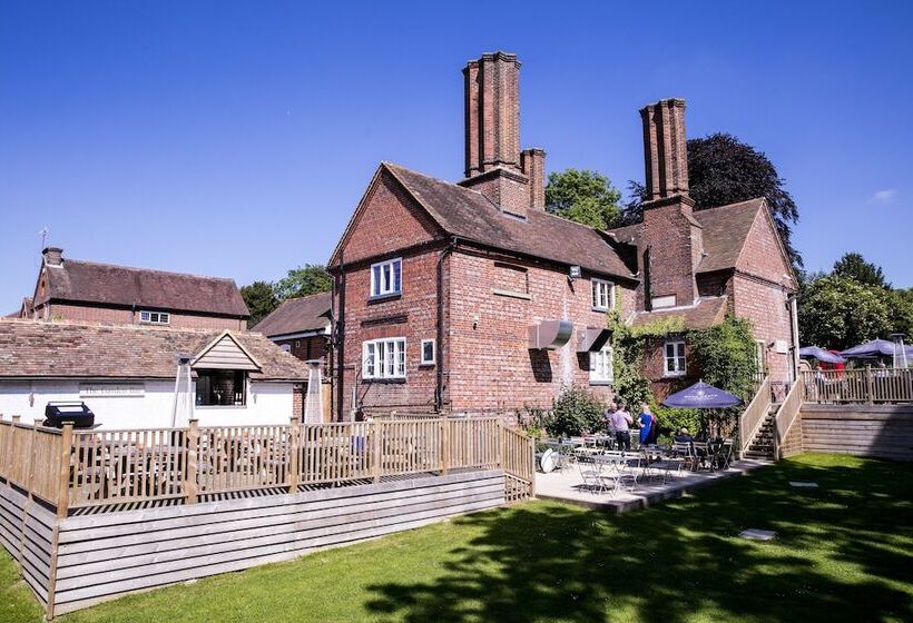 فندق The Tickled Trout