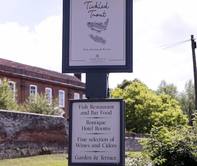 فندق The Tickled Trout