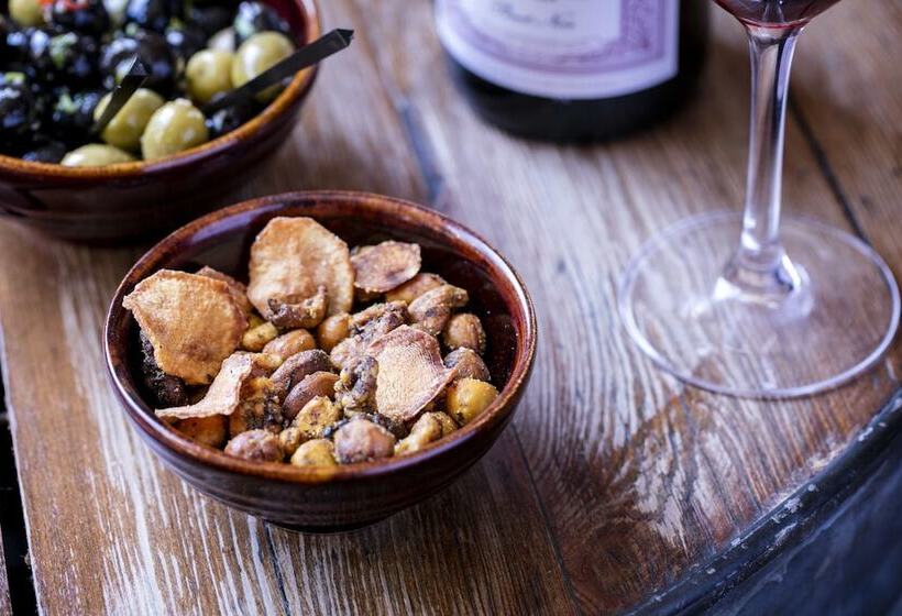 فندق The Tickled Trout