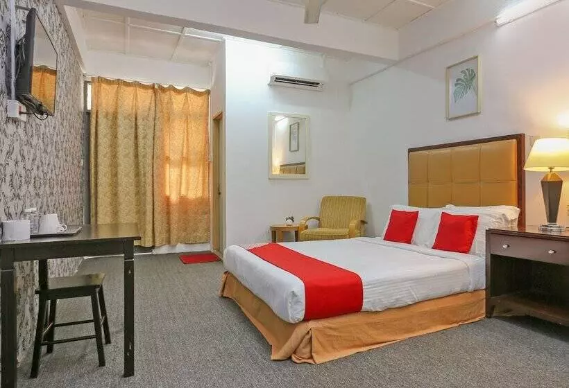 The Sarina Hotel & Cafe By Oyo Rooms