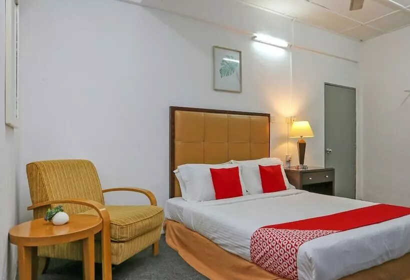 The Sarina Hotel & Cafe By Oyo Rooms