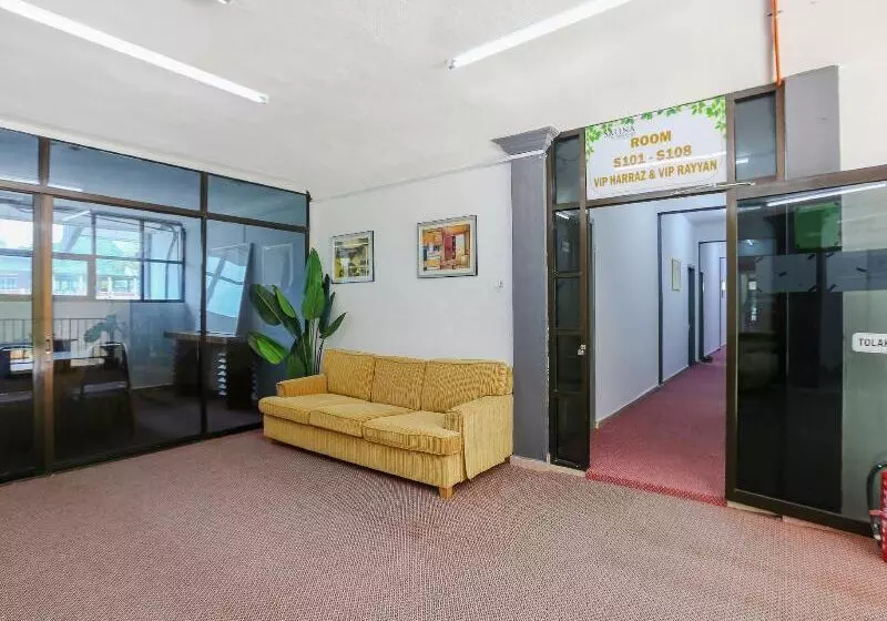 The Sarina Hotel & Cafe By Oyo Rooms