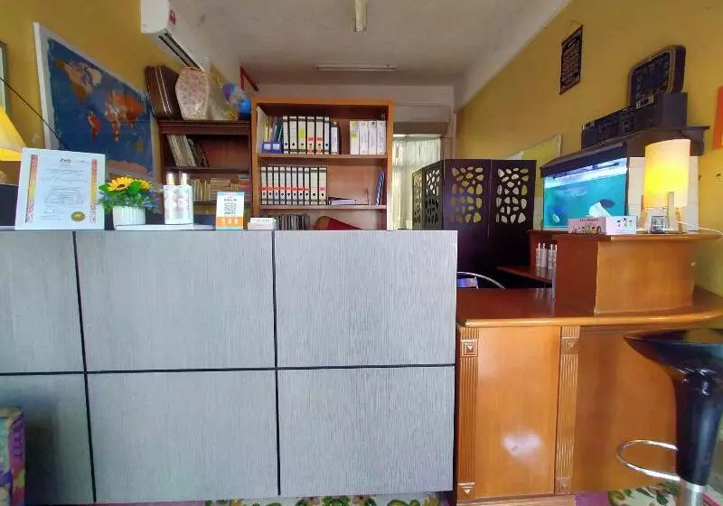 The Sarina Hotel & Cafe By Oyo Rooms