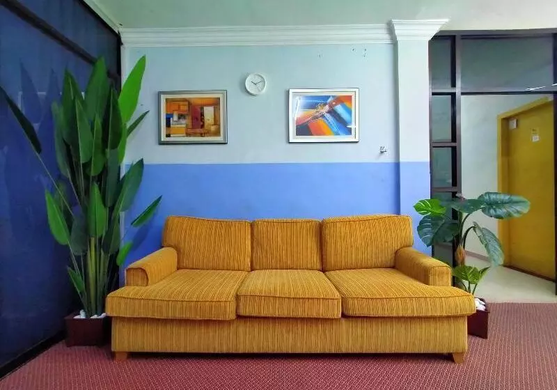 The Sarina Hotel & Cafe By Oyo Rooms