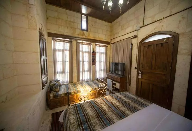 تختخواب و صبحانه Hayatlı Konak