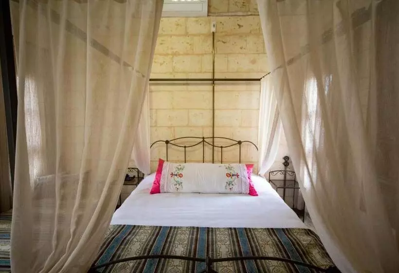 تختخواب و صبحانه Hayatlı Konak