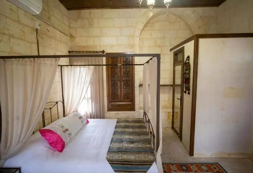 تختخواب و صبحانه Hayatlı Konak