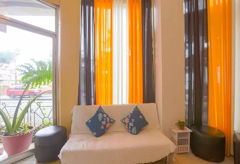 Hotelli Oyo 759 El Ronaldo Suites
