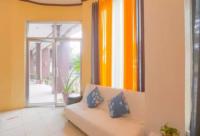 Hotelli Oyo 759 El Ronaldo Suites