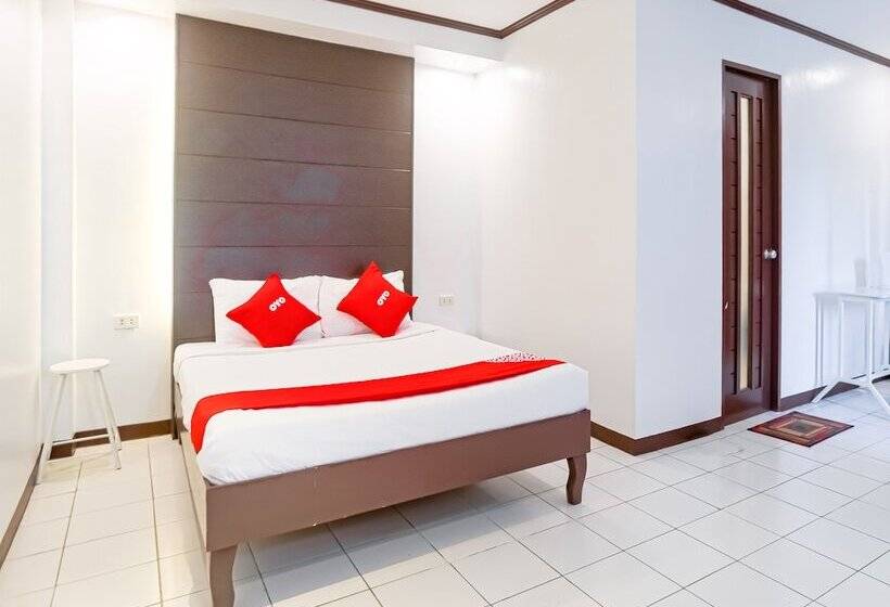 Отель Oyo 759 El Ronaldo Suites