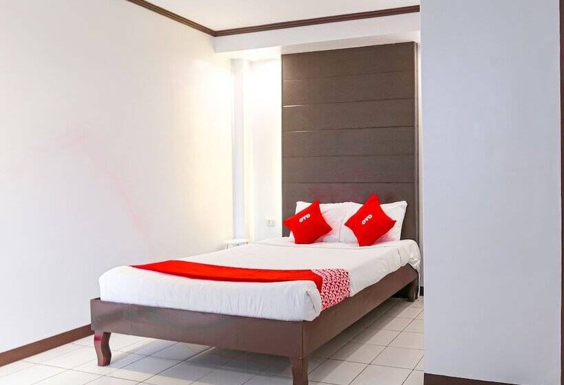 Отель Oyo 759 El Ronaldo Suites