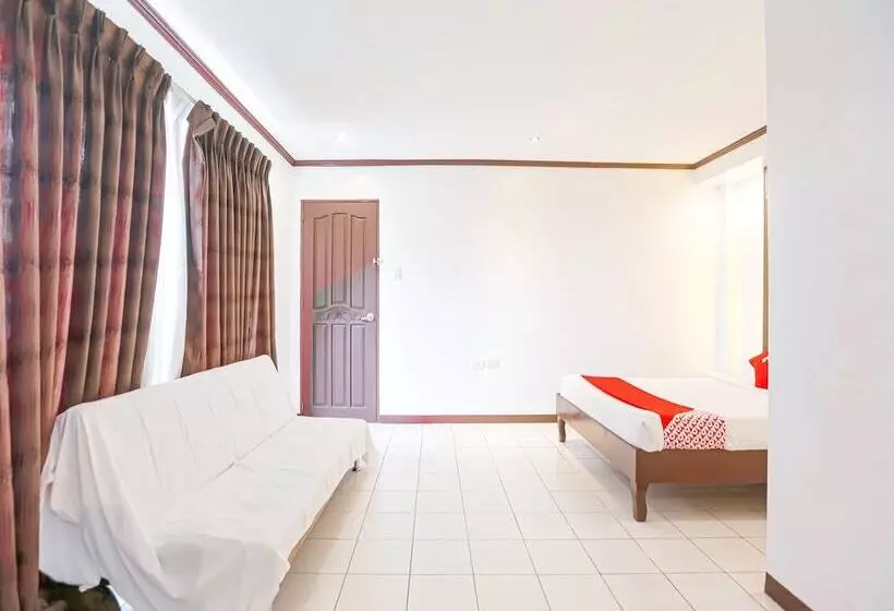 Hotelli Oyo 759 El Ronaldo Suites