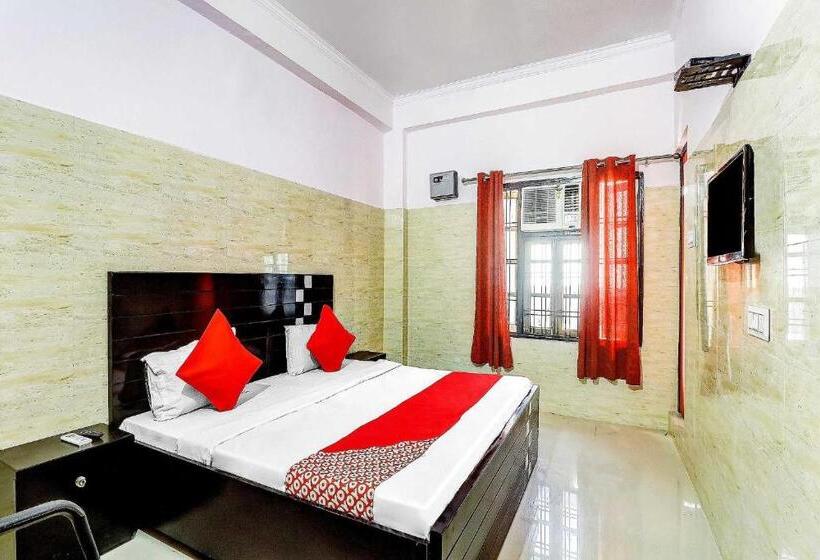 ホテル Oyo 77297  Mauryans