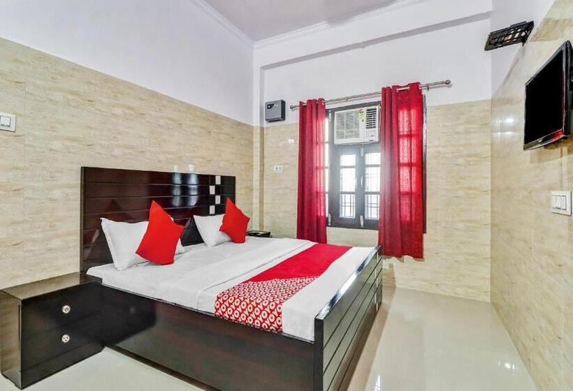 ホテル Oyo 77297  Mauryans