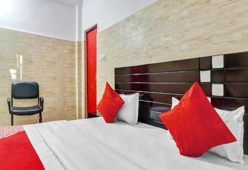 ホテル Oyo 77297  Mauryans