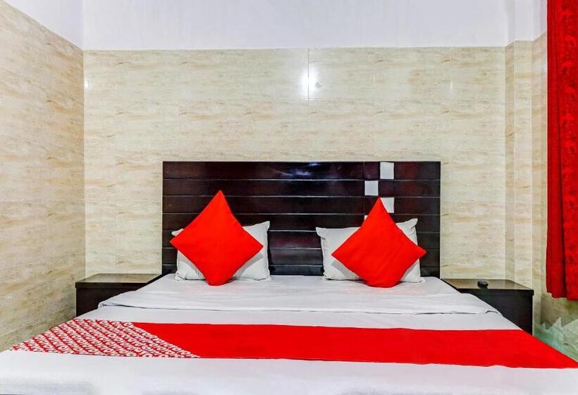 ホテル Oyo 77297  Mauryans