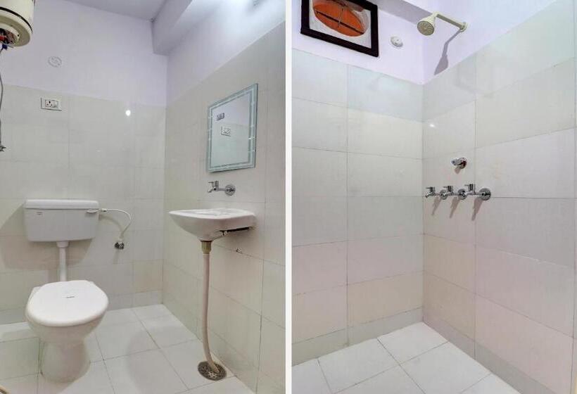 ホテル Oyo 77297  Mauryans