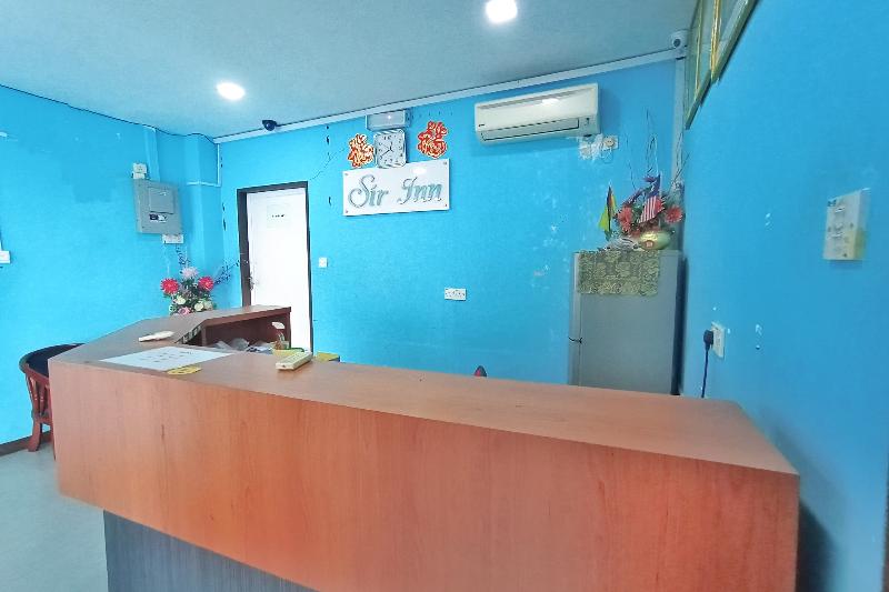 בית מלון כפרי Oyo 90207 Sir Inn