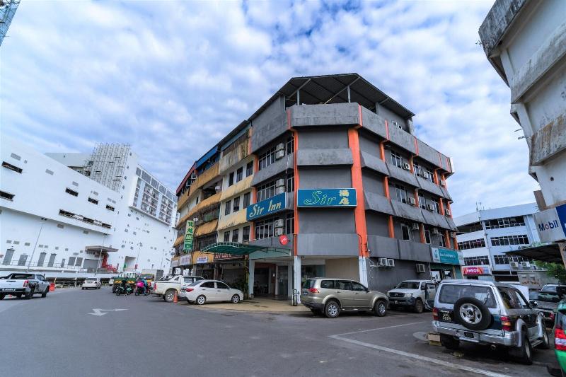 בית מלון כפרי Oyo 90207 Sir Inn