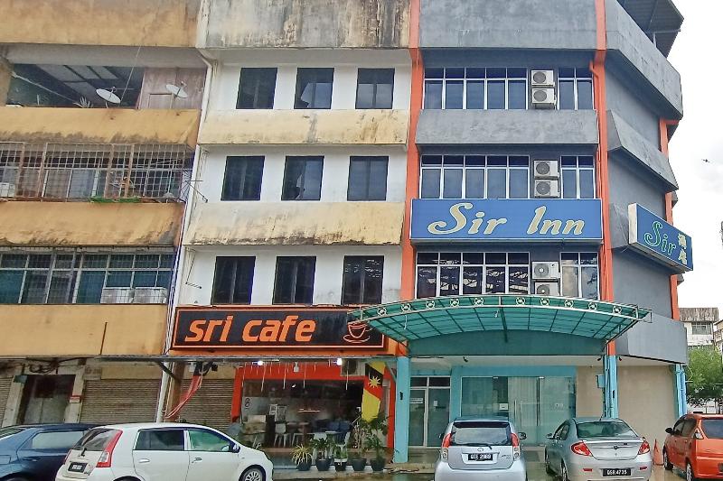 בית מלון כפרי Oyo 90207 Sir Inn