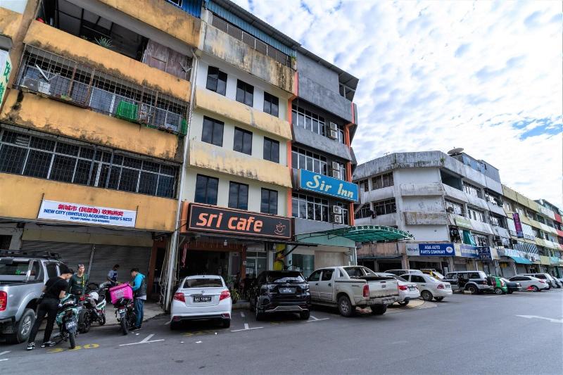 בית מלון כפרי Oyo 90207 Sir Inn