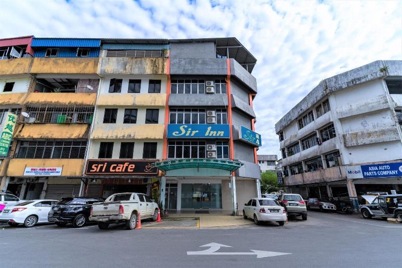 בית מלון כפרי Oyo 90207 Sir Inn