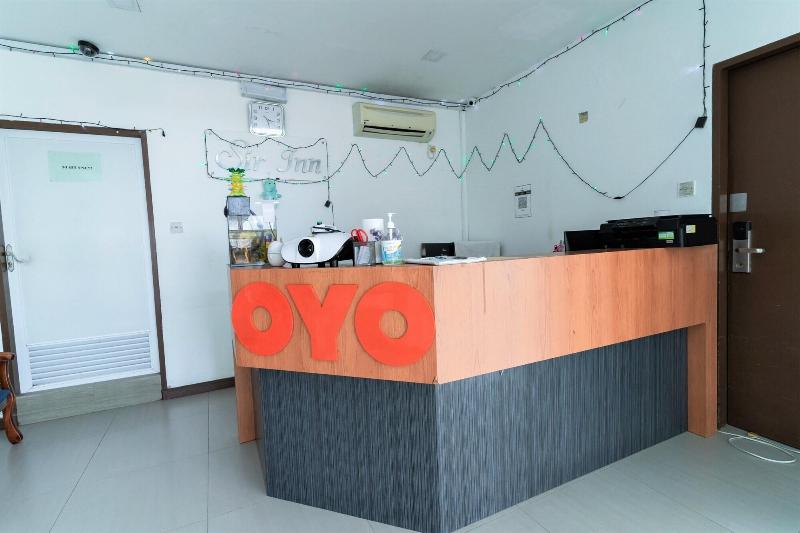 בית מלון כפרי Oyo 90207 Sir Inn