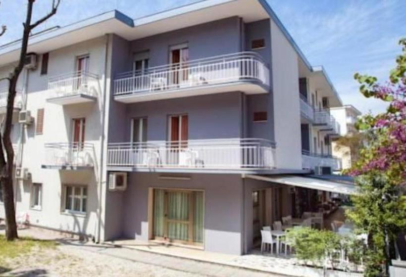 בית מלון כפרי Astoria