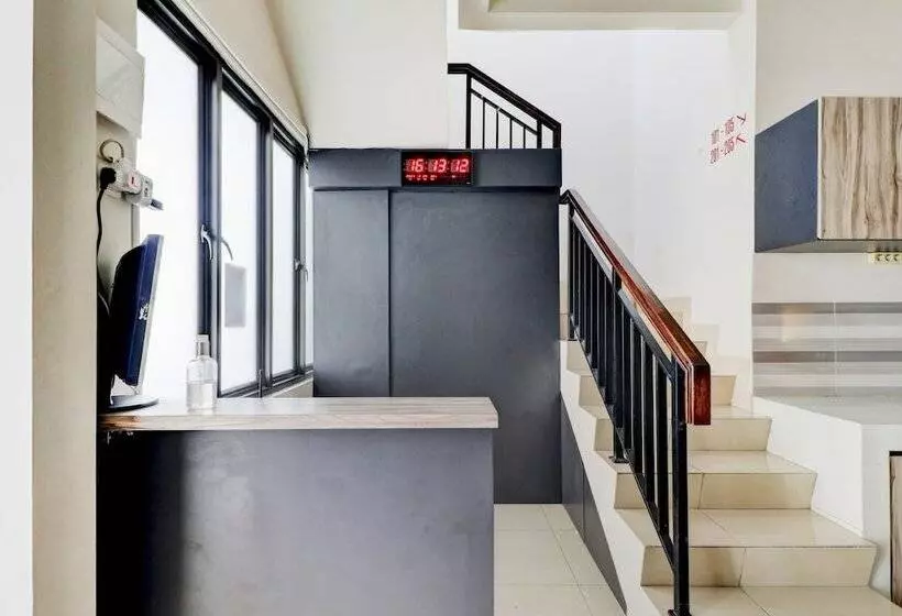 Otel Oyo 90215 Ada Residence